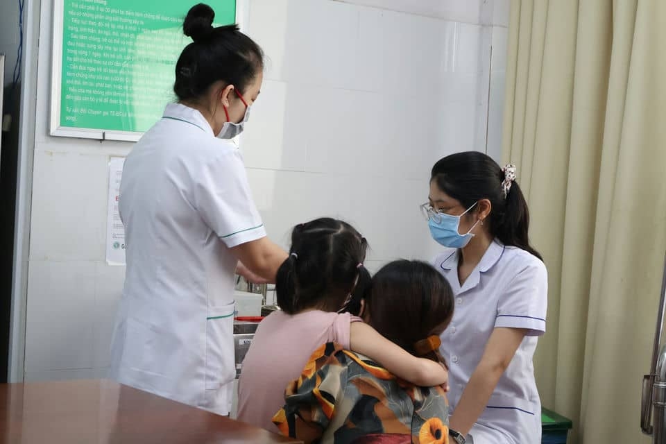 Bộ Y tế đề nghị làm rõ trách nhiệm trong vụ tiêm vaccine hết hạn cho trẻ