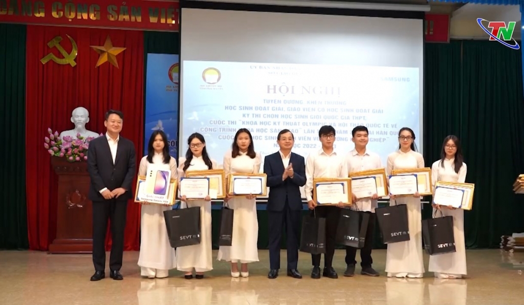 Tuyên dương khen thưởng học sinh đoạt giải quốc gia, quốc tế năm 2023