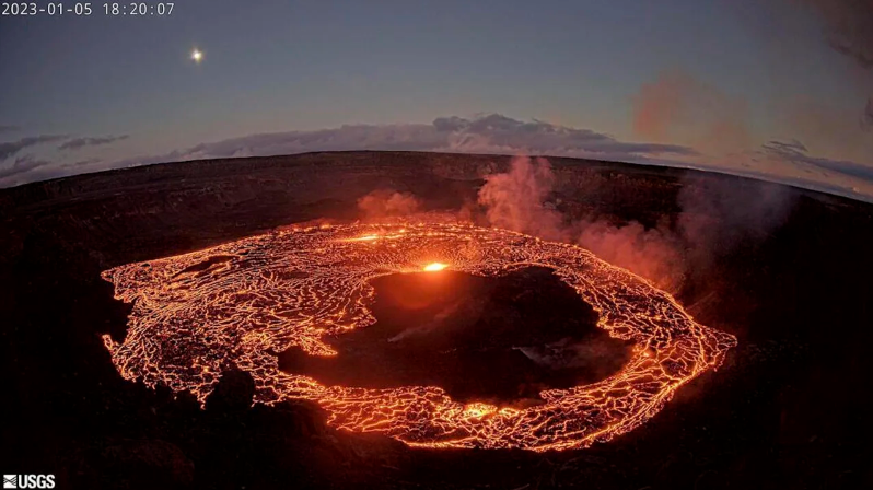 Núi lửa Kilauea tại Hawaii phun trào sau ba tháng tạm dừng