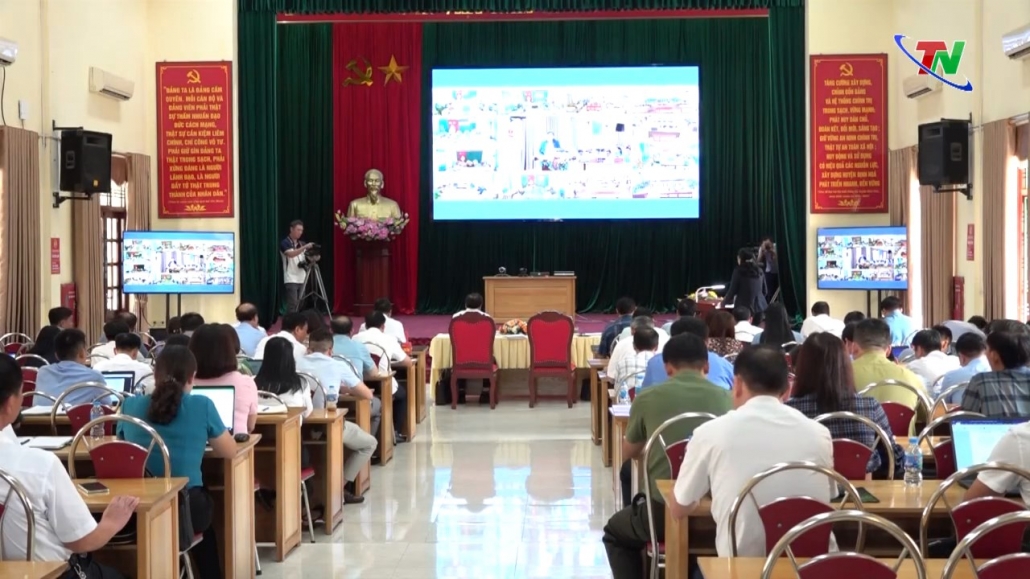 Đoàn đại biểu Quốc hội tiếp xúc cử tri huyện Định Hoá