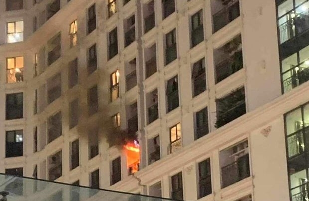 Hà Nội: Dập tắt đám cháy tại căn hộ tầng 6 chung cư