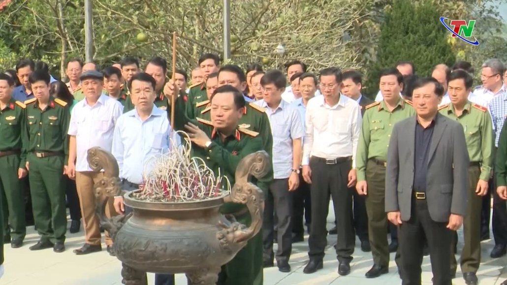 Đoàn cán bộ, giảng viên, học viên Học viện Quốc phòng dâng hương Chủ tịch Hồ Chí Minh tại ATK Định Hoá