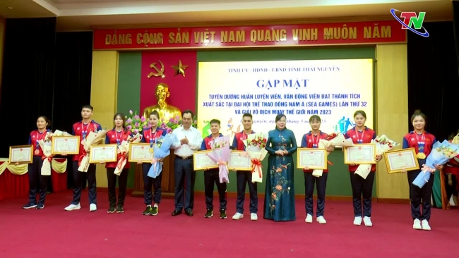 Commending coaches and athletes for outstanding achievements at SEA Games 32 and 2023 Muay World Championship